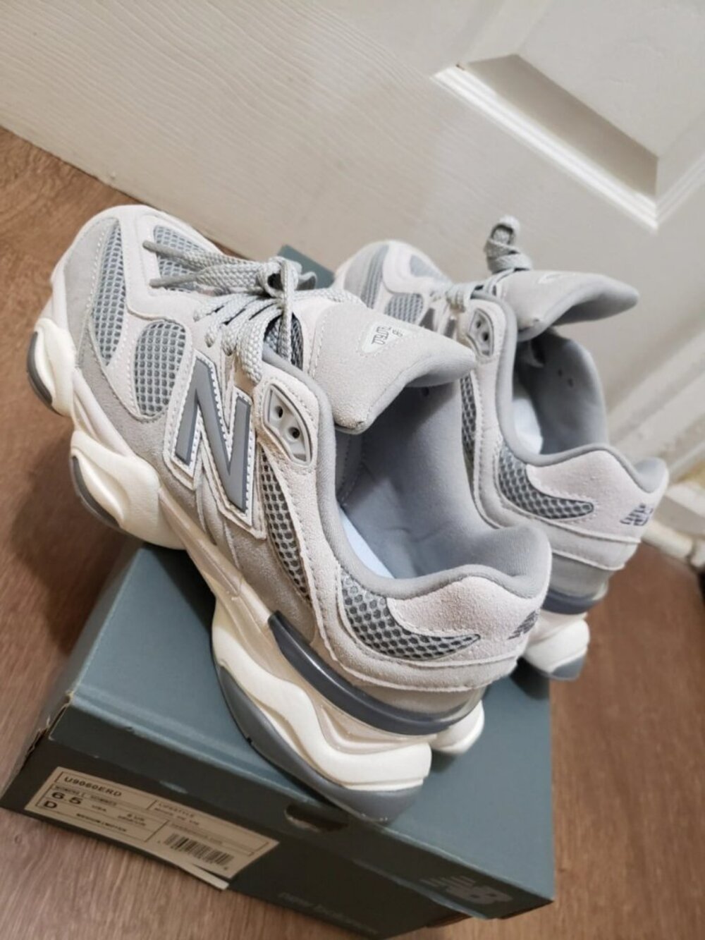 New Balance 9060 Rain Cloud Sneakers Women's US 6.5 - Picture 4 of 8